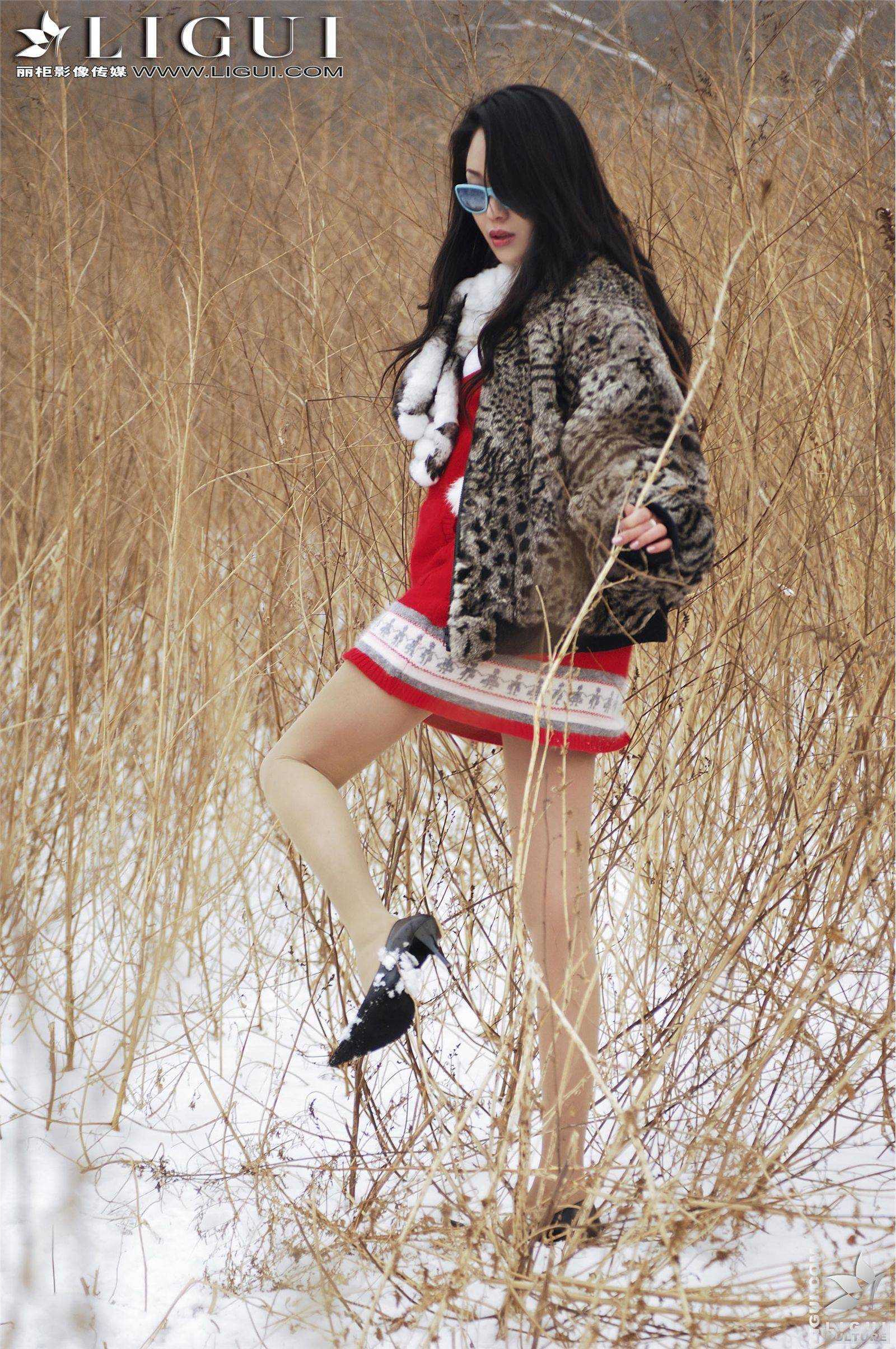 [丽柜VIP 名莲] 2012.07.09 琳达 性感丝袜美女图片